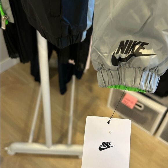 Nike Kids Jacket in Neon Green, Black and Gray Size 7 - Picture 5 of 9